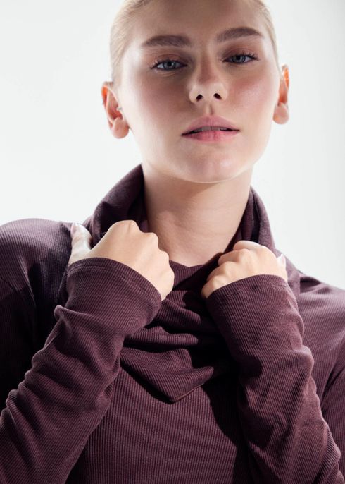 T-shirt Mulher Manga Longa Gola